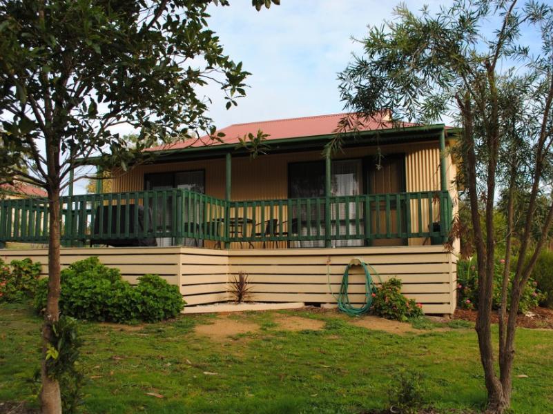 Lakes Entrance Country Cottages Exterior photo