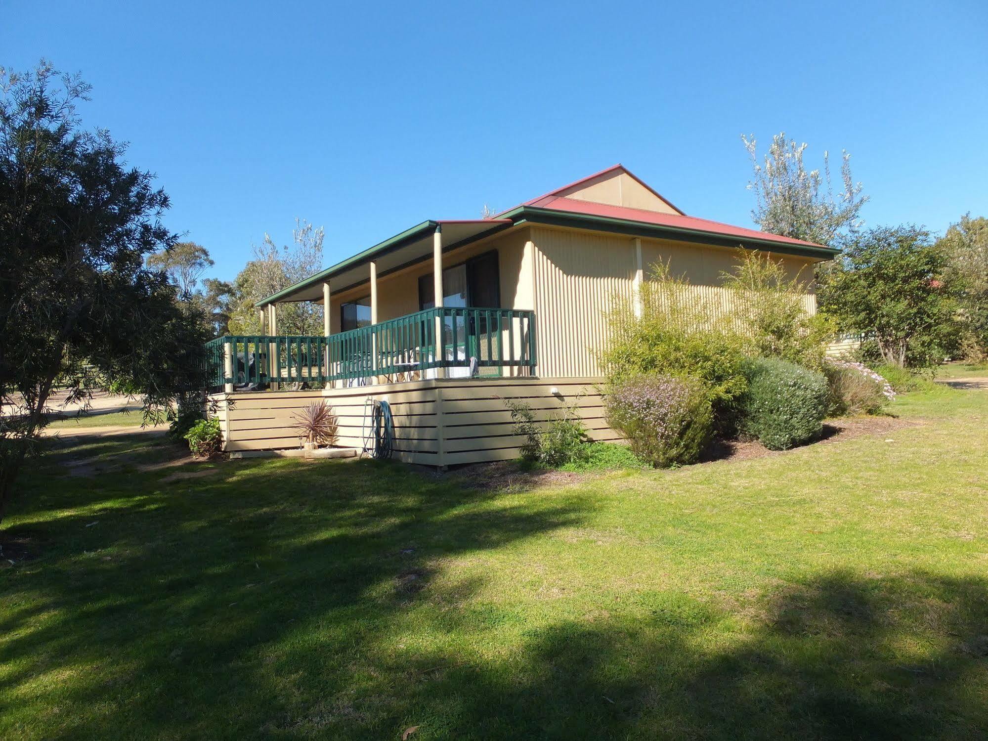 Lakes Entrance Country Cottages Exterior photo