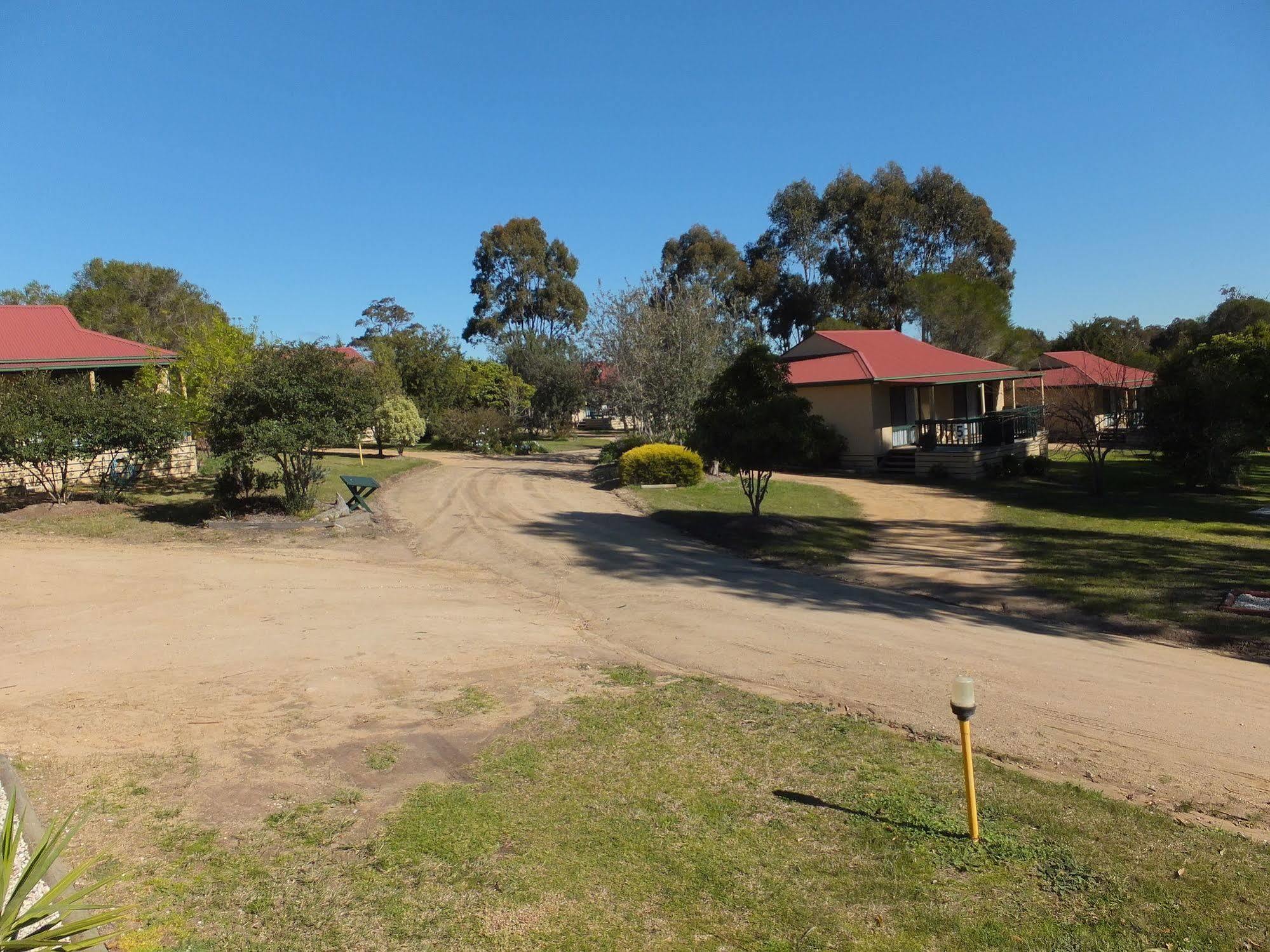 Lakes Entrance Country Cottages Exterior photo