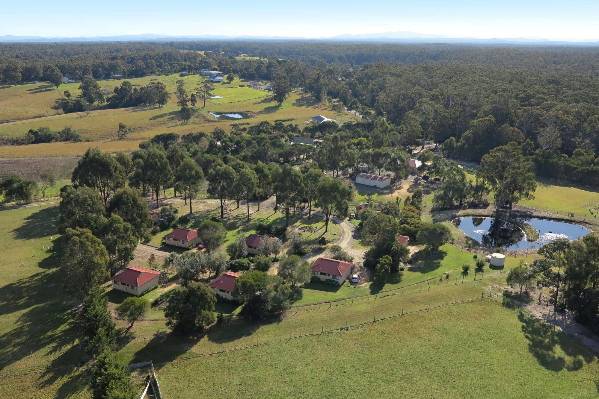 Lakes Entrance Country Cottages Exterior photo